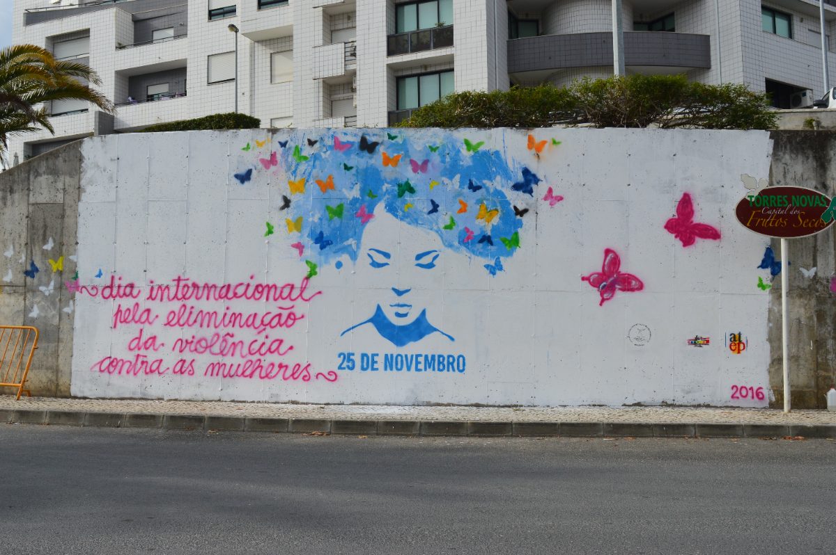 Mural pintado numa parede exterior